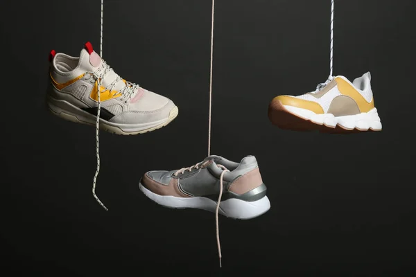 ⬇ Скачать картинки Sneakers hanging, стоковые фото Sneakers hanging в ...