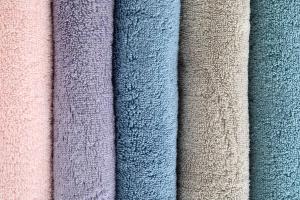 Limpiar toallas de felpa suave como fondo, primer plano — Foto de Stock