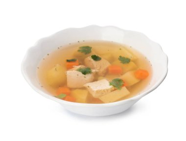 Beyaz arka plan üzerinde taze ev yapımı tavuk çorbası ile çanak