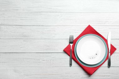 Ahşap arka plan, üstten görünüm üzerinde geleneksel ABD renklerle vatansever Tablo ayarı. Metin için yer