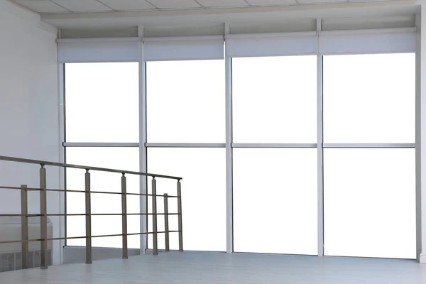 Új modern ablak-ban könnyű üres szoba — Stock Fotó