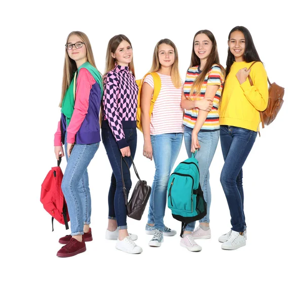 Grupp tonåringar på vit bakgrund. Ungdomars livsstil och vänskap — Stockfoto