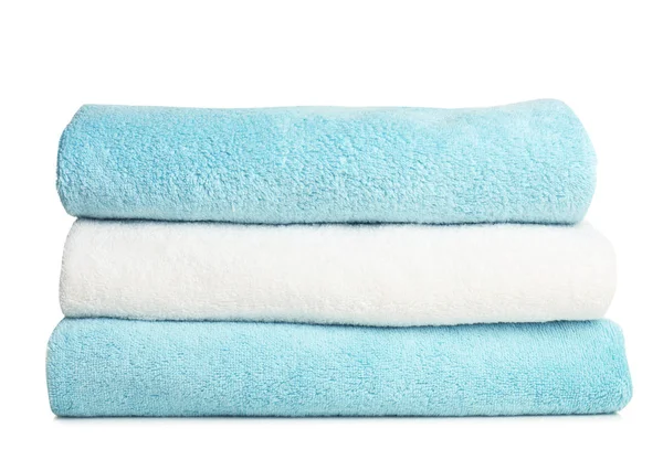 Διπλωμένη μαλακό terry πετσέτες σε λευκό φόντο — Φωτογραφία Αρχείου
