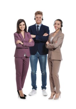 Beyaz arka plan kulaklıklarda işleçlerle teknik destek