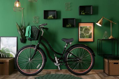 Modern bisiklet ile şık odası iç. Yenilikçi tasarım