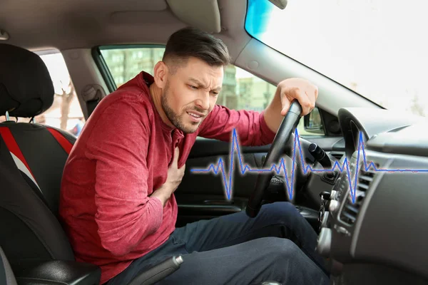 Ο άνθρωπος που πάσχουν από καρδιακή προσβολή στο αυτοκίνητο — Φωτογραφία Αρχείου