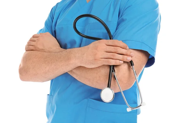 Zdravotnický asistent s stetoskop na bílém pozadí, closeup — Stock fotografie