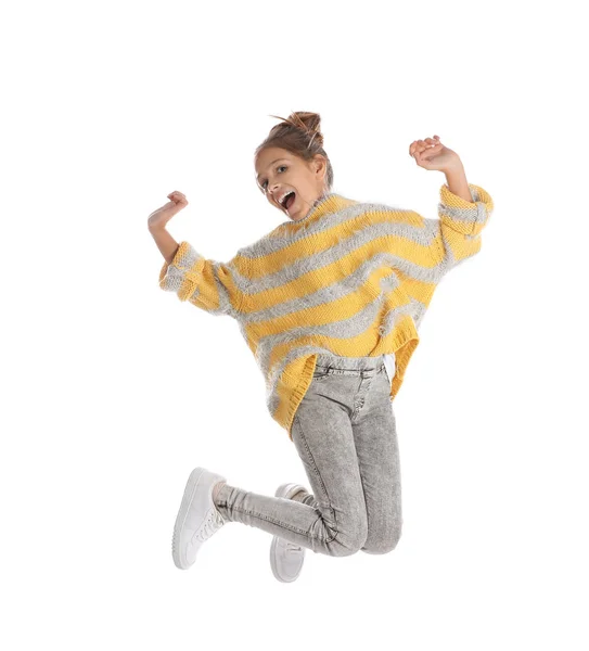 Bastante emocional niña preadolescente saltando sobre fondo blanco —  Fotos de Stock