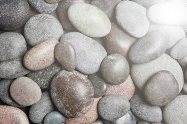 Spa taşı arka plan, üstten görünüm olarak. Zen, denge, uyum