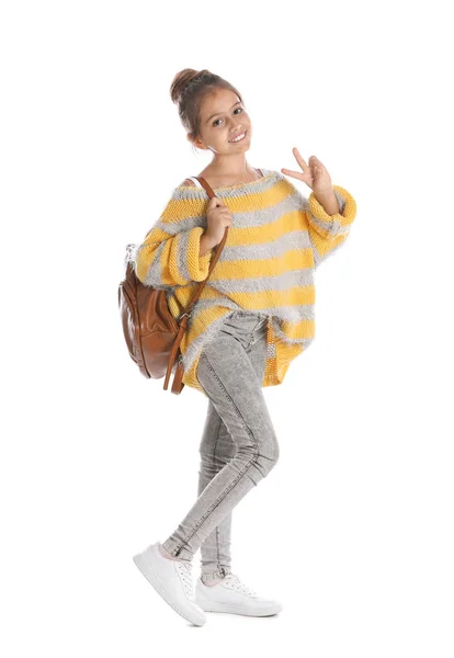 Bastante niña preadolescente con mochila contra fondo blanco —  Fotos de Stock