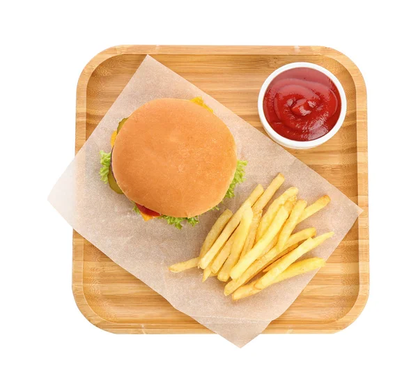 Bandeja com hambúrguer, batatas fritas e molho sobre fundo branco, vista superior. Comida americana tradicional — Fotografia de Stock