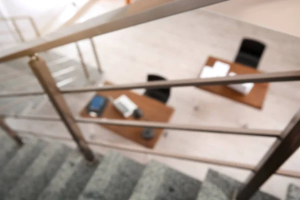 Modernes hell erleuchtetes Büro mit Bokeh-Effekt, über Ansicht — Stockfoto