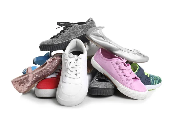 Stapel van verschillende schoenen op witte achtergrond — Stockfoto