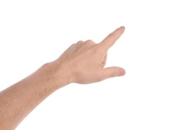 Beyaz arkaplandaki bir şeyi işaret eden adam, ele yakın.