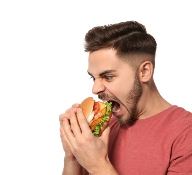 Yakışıklı adam beyaz izole lezzetli hamburger yeme