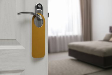 Açık kapı kolu Hotel, metin için yer işareti ile