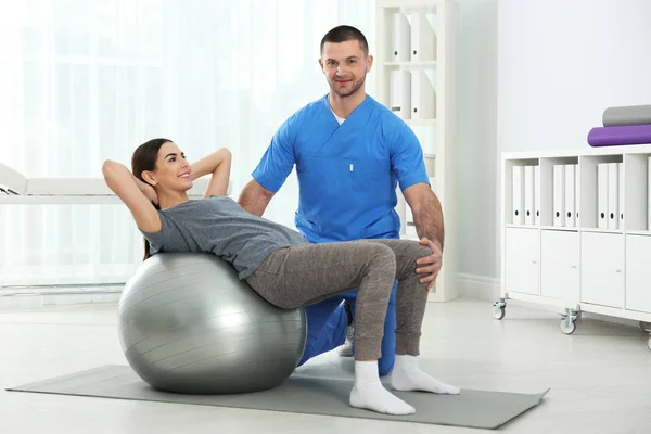 Doctor working with patient in hospital. Rehabilitation exercises — Stock Photo, Image