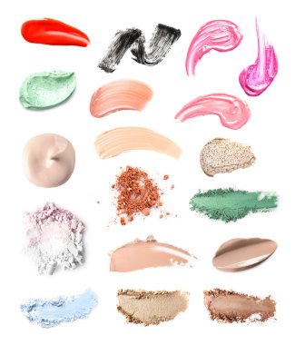 Beyaz arka planda lipsticks, göz gölgeler, maskara ve cilt Temelleri renk örnekleri ile ayarlayın, üst görünüm