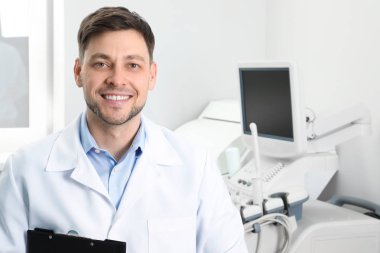 Modern ultrason makinesi Kliniği yakınındaki profesyonel radyolog