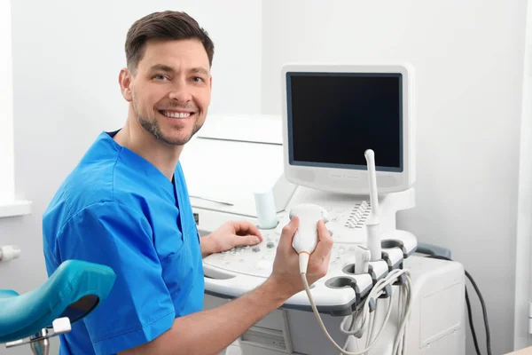 Sonographer operating modern ultrasound machine in clinic — Stock Photo, Image