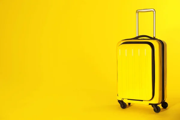 Stylish suitcase on color background. Space for text — Stock Photo, Image