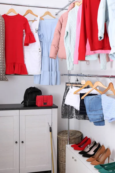 Modern dressing room with different stylish clothes and shoes — Stock Photo, Image