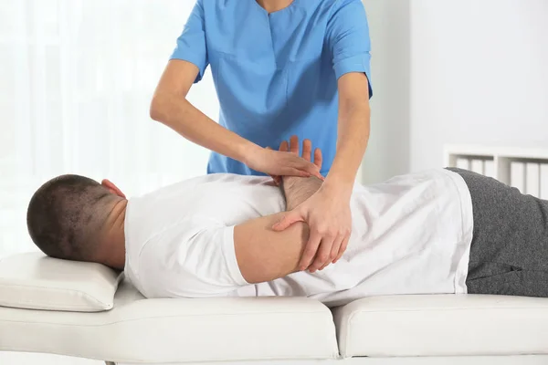Doctor working with patient in hospital. Rehabilitation physiotherapy — Stock Photo, Image