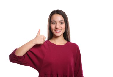 Beyaz arka planda işaret dilinde Thumb Up jest gösteren kadın