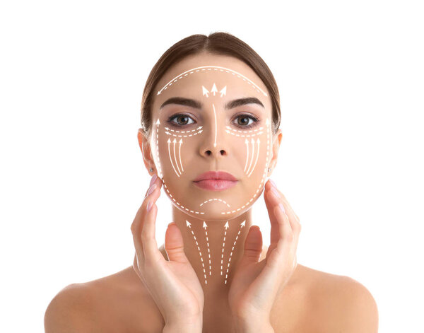 Портрет молодой женщины с отметинами для поднятия процедуры на белом фоне. Красота и уход за телом
