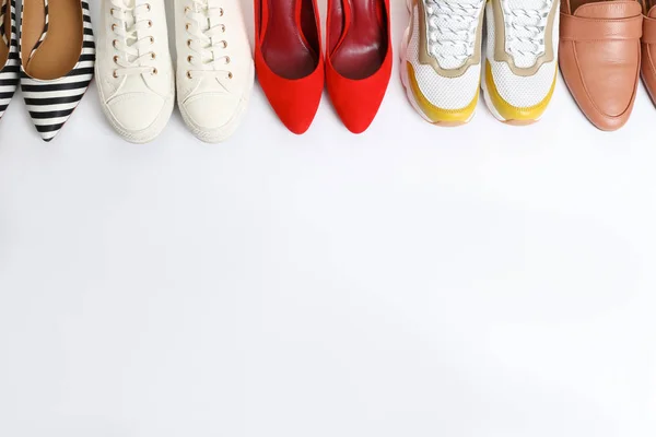 Different shoes on white background, top view — Stock Photo, Image