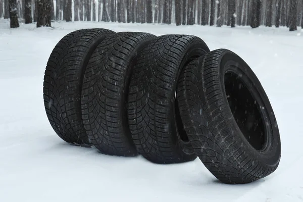 New winter tires on fresh snow near forest — Stock Photo, Image