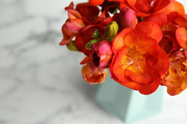 Tablo, closeup bahar Freesia çiçekler Buket. Metin alanı