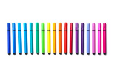 Beyaz arka planda birçok renkli işaretler, üst görünüm. Gökkuşağı paleti