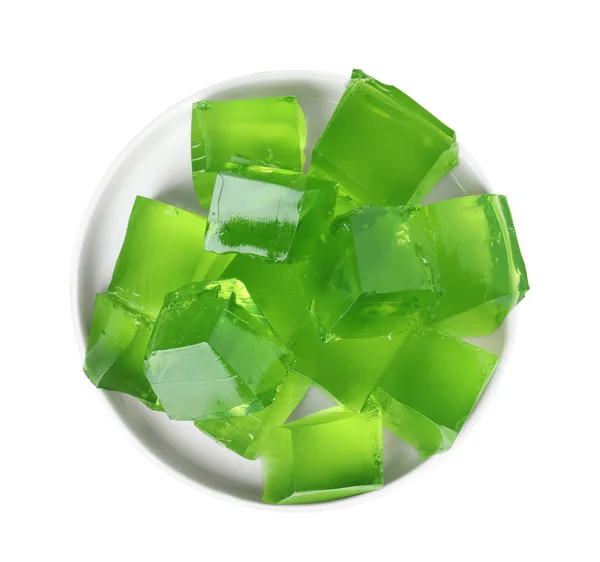 Placa con cubos de gelatina verde sobre fondo blanco, vista superior — Foto de Stock