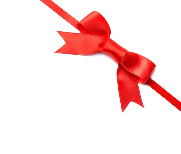 Ruban rouge avec nœud sur fond blanc. Décoration festive — Photo