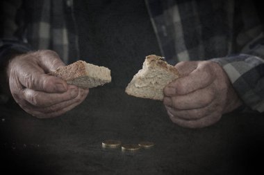 Masada ekmek ile zavallı kıdemli adam, çekim