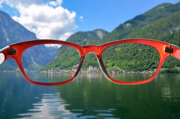 Hermosa vista despejada a través de gafas. Prescripción oftalmológica — Foto de Stock