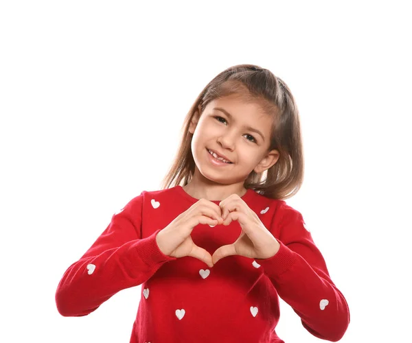 Маленька дівчинка показує жест HEART на мові жестів на білому тлі — стокове фото