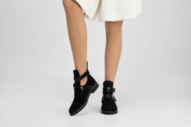 Beyaz arka planda zarif ayakkabılar kadın, çekim