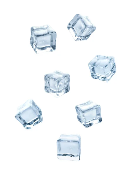 Conjunto de cubos de hielo cristalinos voladores sobre fondo blanco — Foto de Stock