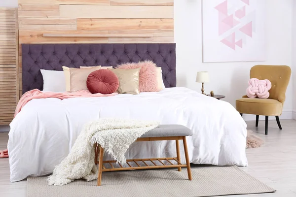 Rahat ışık yatak odası modern iç tasarım — Stok fotoğraf