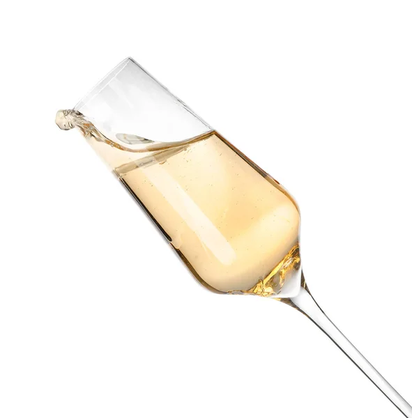 Copo de champanhe sobre fundo branco. Bebida festiva — Fotografia de Stock