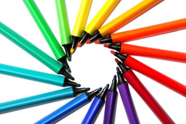 Beyaz arka planda metin için renkli işaretçileri ve alanı ile düz yatıyordu kompozisyon. Gökkuşağı paleti