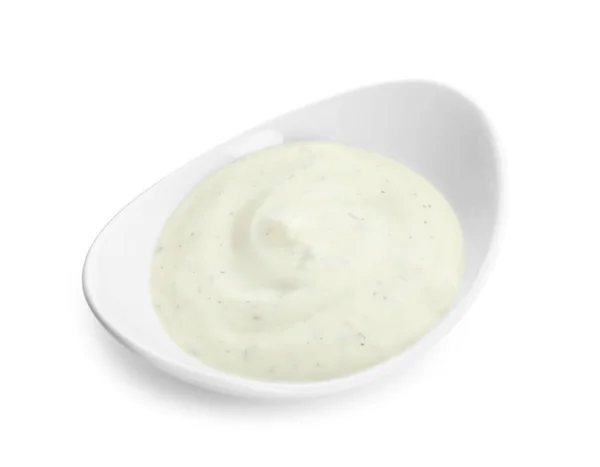 Miska domowej roboty sos czosnkowy na białym tle — Zdjęcie stockowe