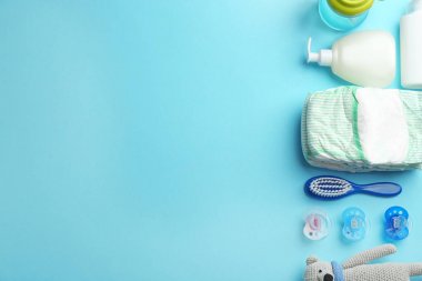 Renk arka plan üzerinde metin için bebek aksesuarları ve alanı ile düz yatıyordu kompozisyon