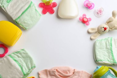 Bebek Aksesuarları ve beyaz arka plan üzerinde metin için yer düz yatıyordu kompozisyonu