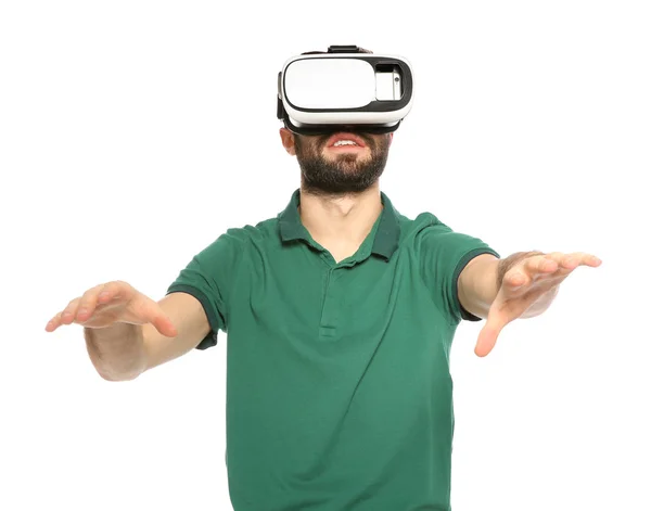 Jovem emotivo jogando videogames com fone de ouvido de realidade virtual isolado em branco — Fotografia de Stock
