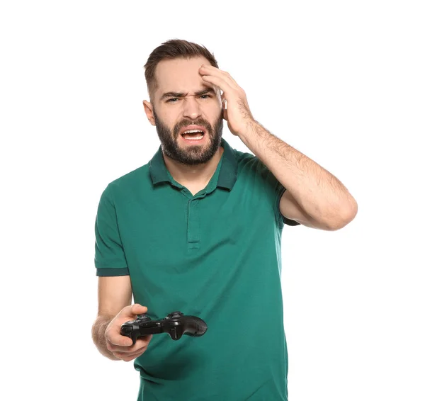 Jovem emotivo jogando videogames com controlador isolado em branco — Fotografia de Stock