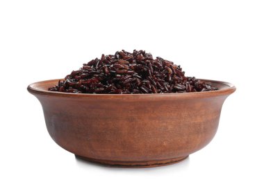 Beyaz üzerinde izole pişmiş kahverengi pirinç kase