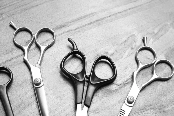 Many scissors on light background, above view. Hairdresser tools — Stock Photo, Image